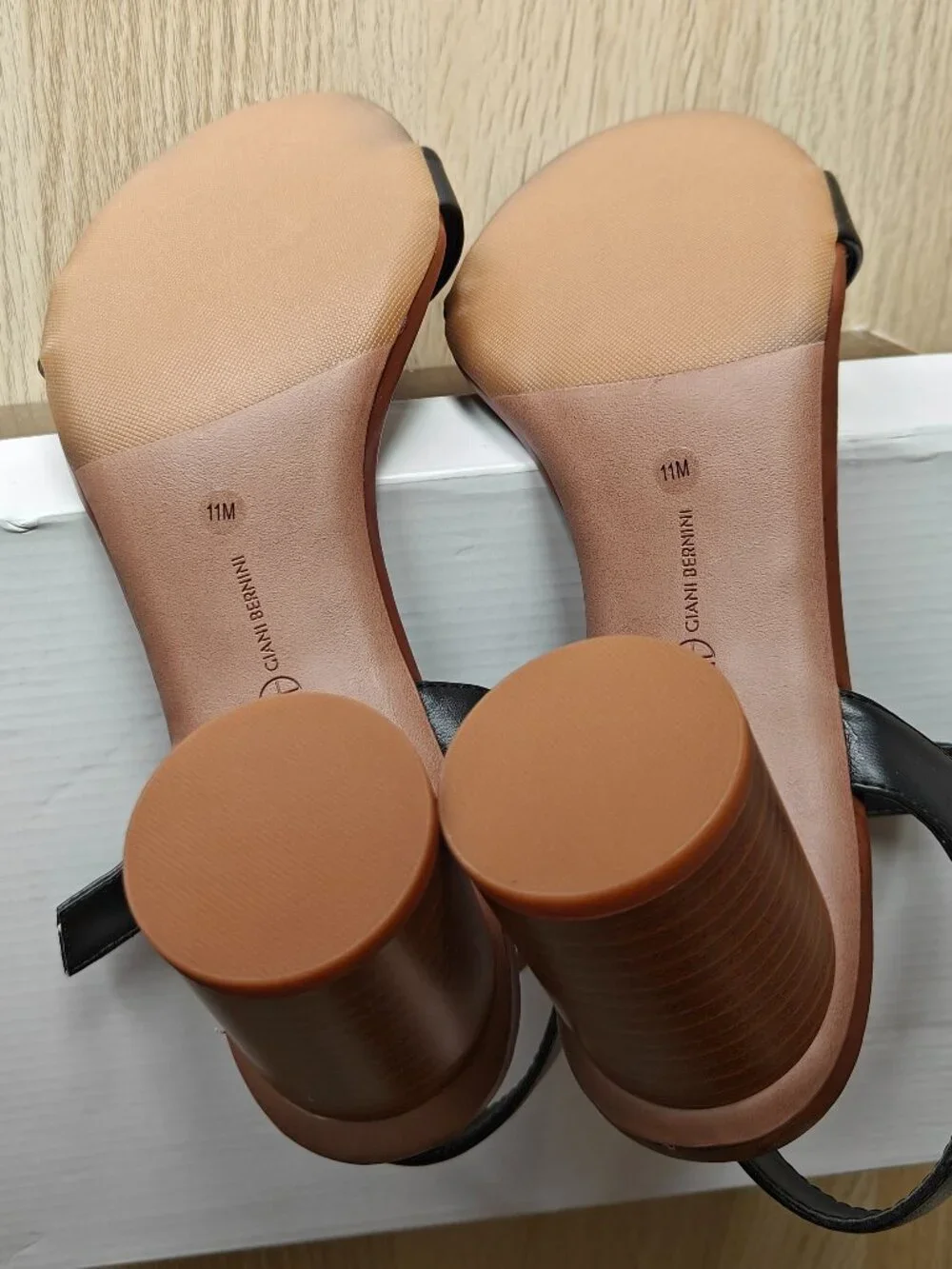 GIANI BERNINI CYLINDER STACKED HEEL SANDALS (SIZE 11M)